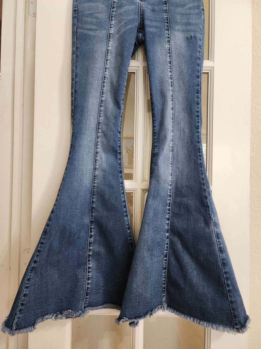Judy Blue JB88380 Super Flare Jeans Raw Hem Pintuck Medium Wash 3/26 - Picture 6 of 16